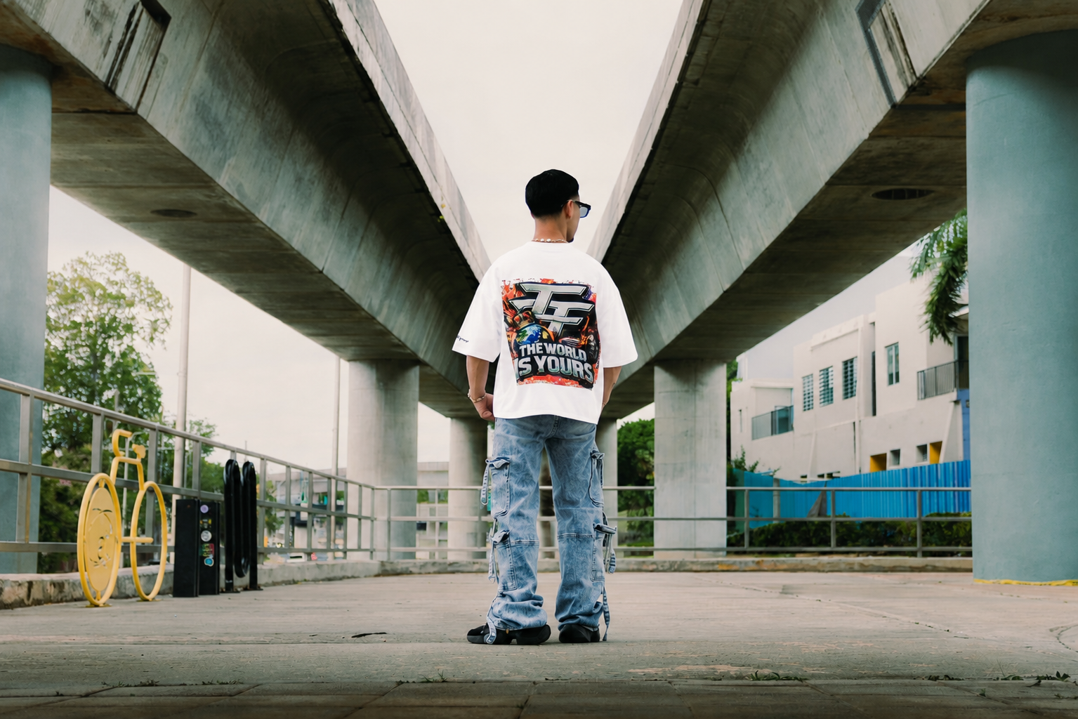 THE WORLD IS YOURS OVERSIZED WHITE TEE